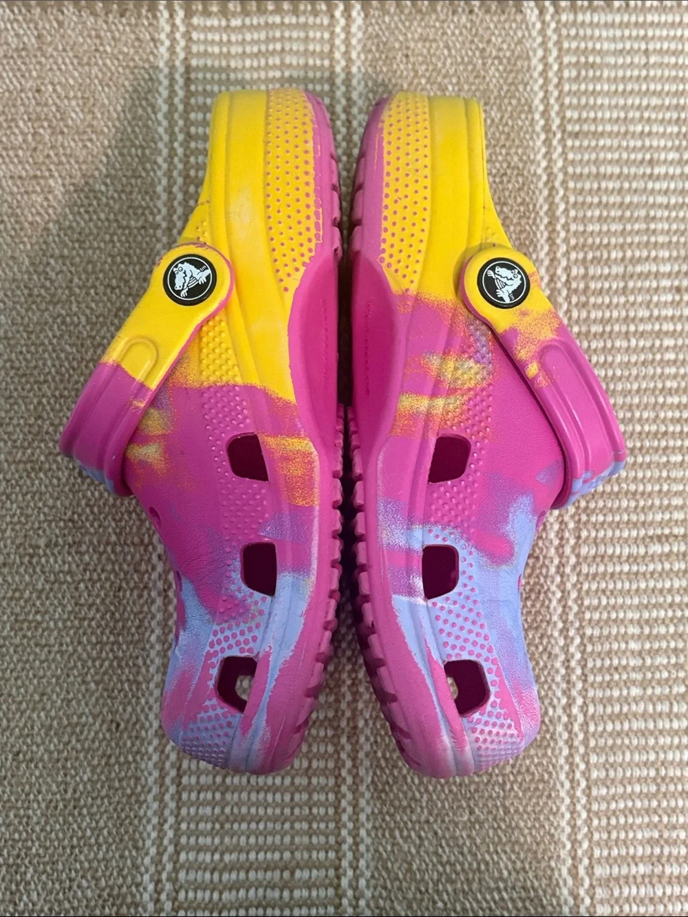 CROCS Kids Classic Ombre Clogs With Heel Strap. Multi Color/Tie Dye. Size— J 2